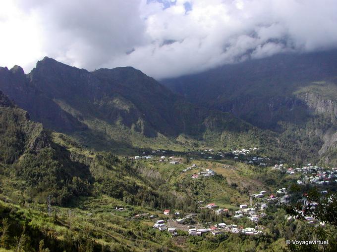 Cilaos, nuages sur le village - La Réunion