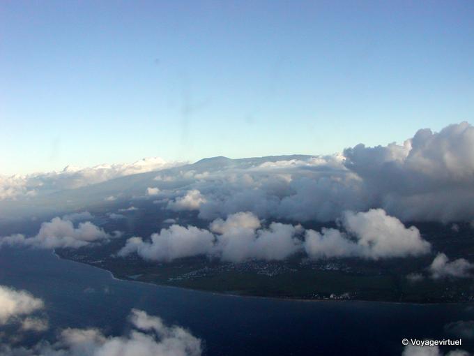 L'île vue depuis les nuages - La Réunion