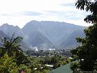 Dimitile, fumées au pied des montagnes, La Réunion.