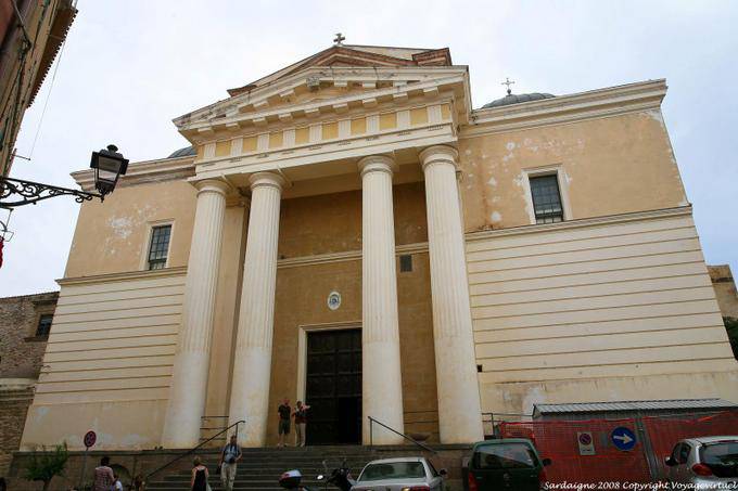 Alghero, Cathédrale Santa Maria, la façade néoclassique - Sardaigne