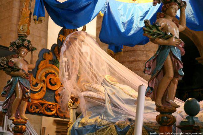 Alghero, Cattedrale Santa Maria Immacolata, la Vierge allongée sous un voile - Sardaigne