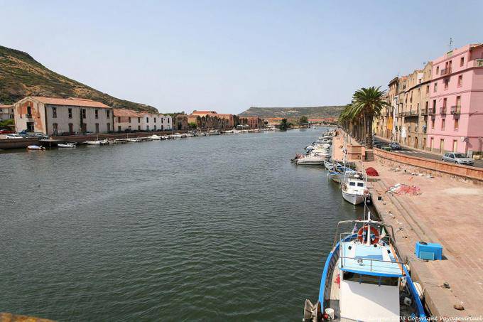 Bosa, Lungo Temo Alcide de Gasperi, entre les rives du fleuve Temo - Sardaigne