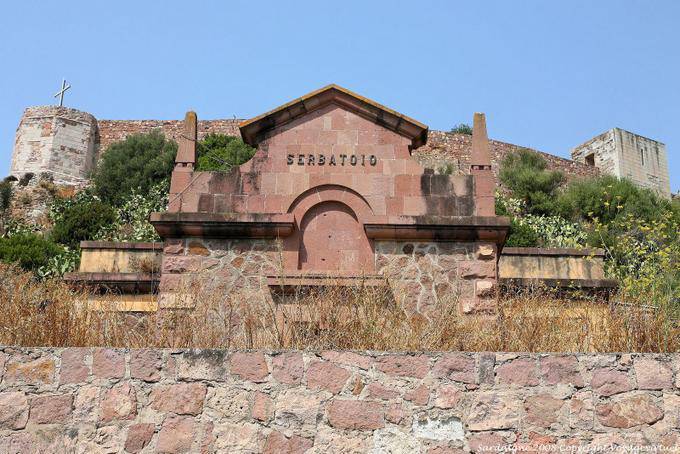 Bosa, monument Serbatoio, sous le château Malaspina - Sardaigne