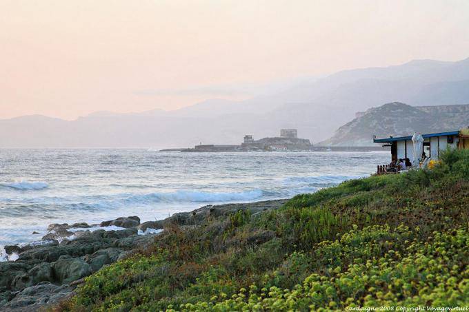 Bosa Marina, bord de mer et le fort la Mola - Sardaigne