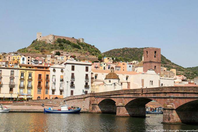 Bosa, Ponte Vecchio, cathédrale et château - Sardaigne