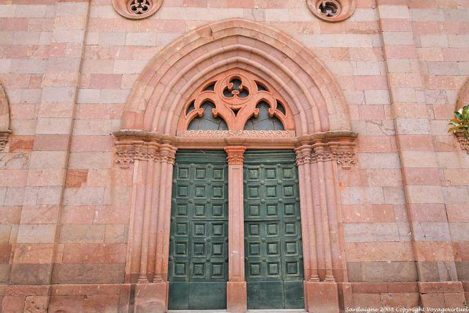 Fordongianus, la porte principale de la chiesa di Pietro Apostolo - Sardaigne