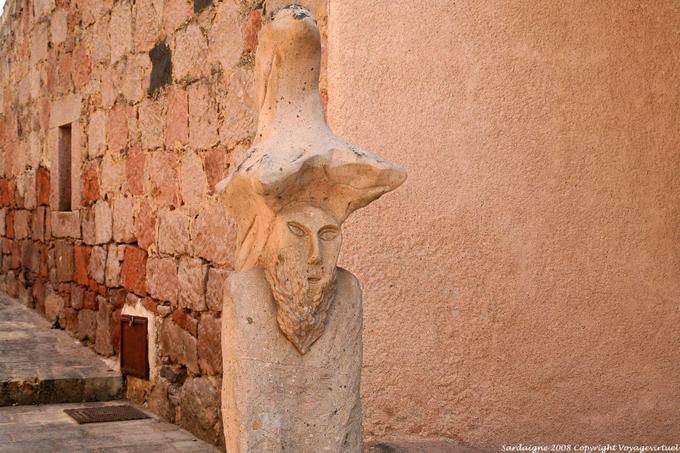 Fordongianus, sculpture sur pierre - Sardaigne