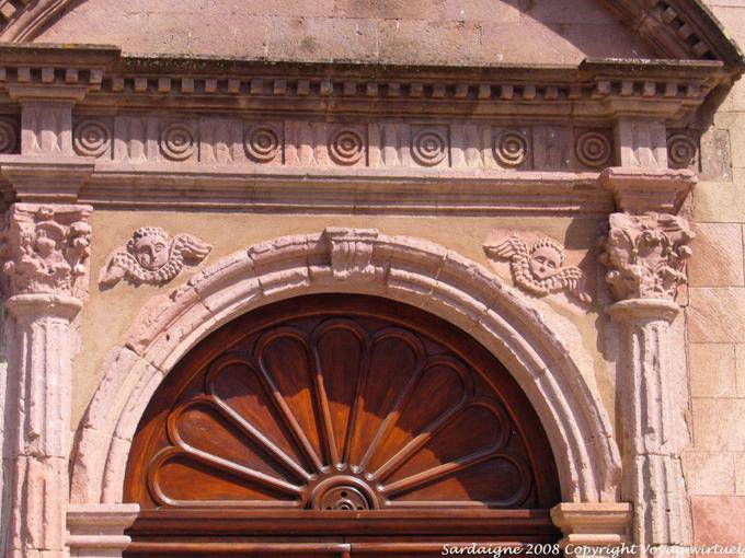 Gavoi, église San Gavino, détail rose - Sardaigne