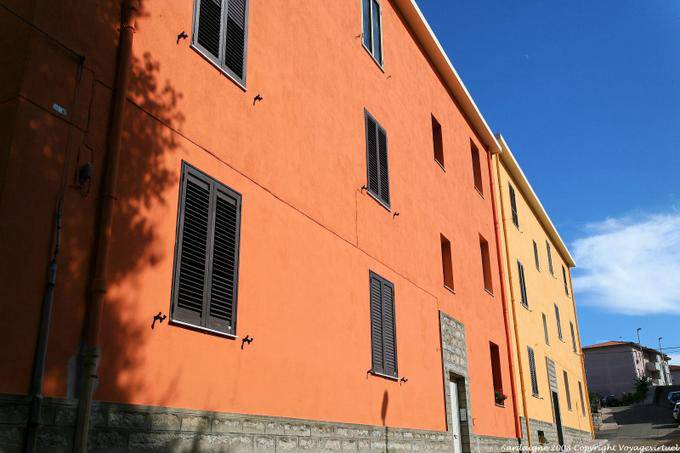 Luogosanto, façades de la via Dante - Sardaigne