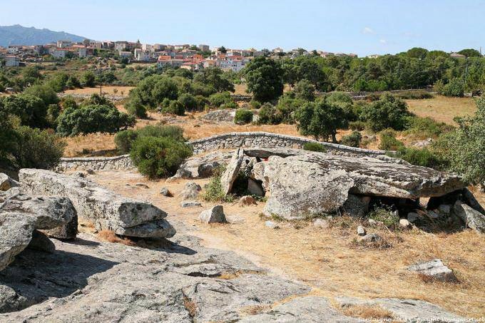 Luras, vue depuis le dolmen Ladas - Sardaigne