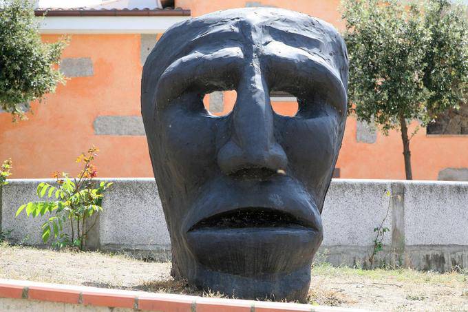 Mamoiada, masque sculpture - Sardaigne