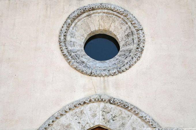Monteleone Rocca Doria, chiesa di San Antonio, œil de bœuf - Sardaigne