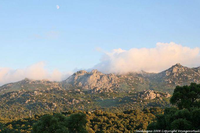 Monti, lune et nuages - Sardaigne