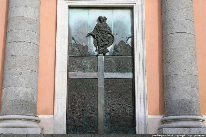 Nuoro, Cattedrale di Santa Maria della Neve, porte extérieure - Sardaigne