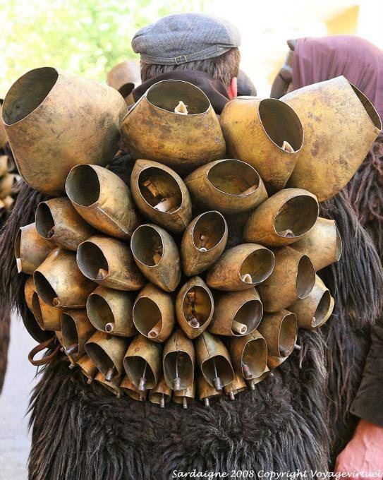 Nuoro, Festa del Redentore, kilos de cloches - Sardaigne