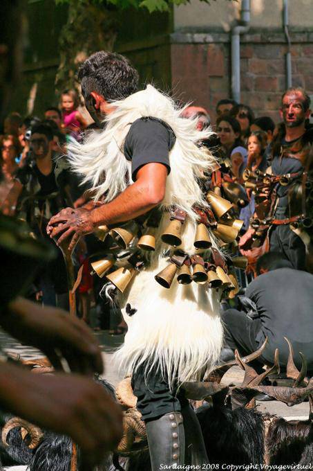 Nuoro, Festa del Redentore, Mamutzones Antigos Samugheo, agitation - Sardaigne