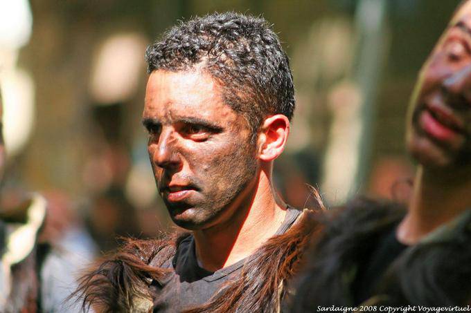 Nuoro, Festa del Redentore, Mamutzones Antigos Samugheo, attente - Sardaigne