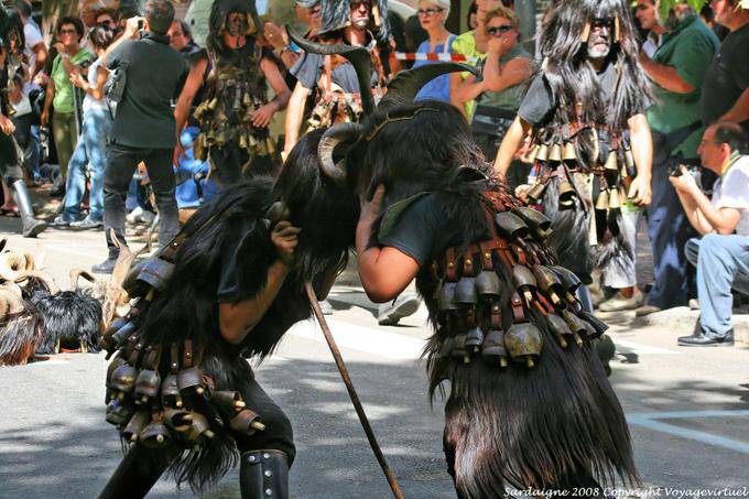 Nuoro, Festa del Redentore, Mamutzones Antigos Samugheo, bataille - Sardaigne