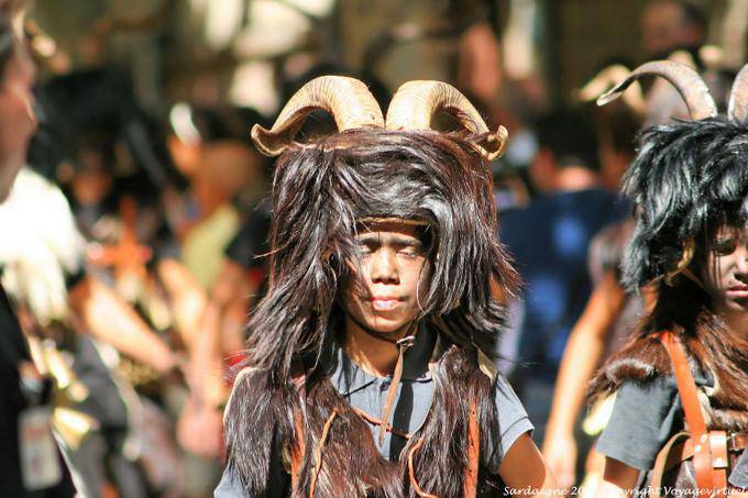 Nuoro, Festa del Redentore, Mamutzones Antigos Samugheo, cornes - Sardaigne