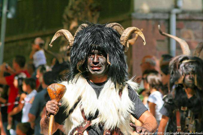 Nuoro, Festa del Redentore, Mamutzones Antigos Samugheo, perruque cornée - Sardaigne
