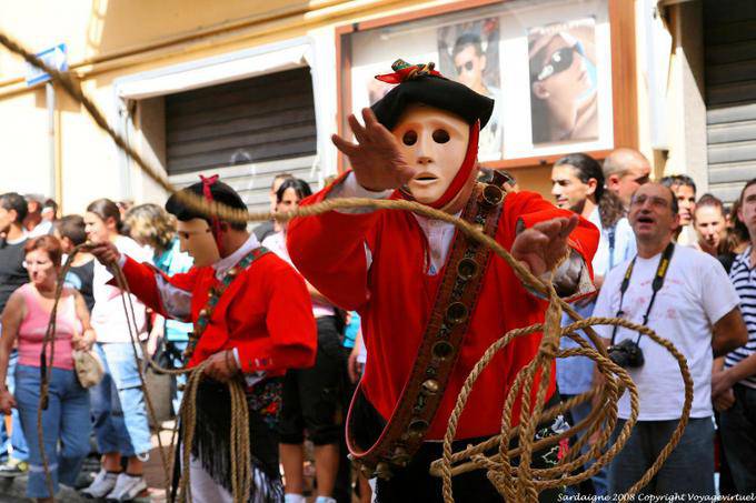 Nuoro, Festa del Redentore, Maschere Mamoiada, jet de lasso - Sardaigne