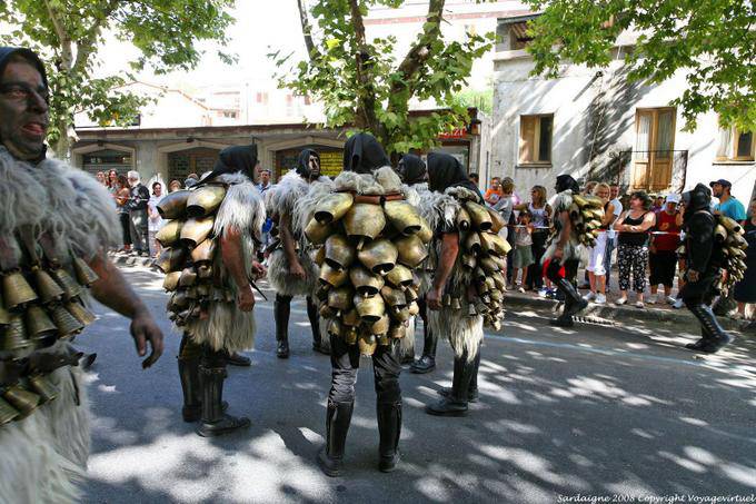 Nuoro, Festa del Redentore, Sonaggiaose Surzu Ortueri, cloches au kilo - Sardaigne