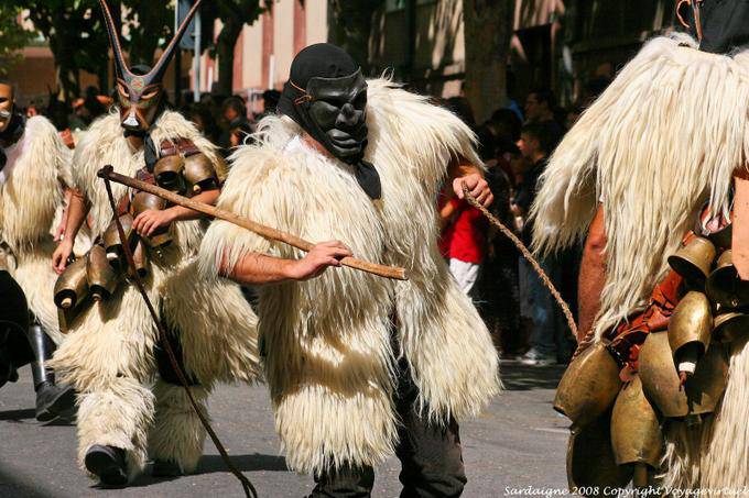 Nuoro, Festa del Redentore, sos Merdules Bezzos de Otzana, laisse et fouet - Sardaigne