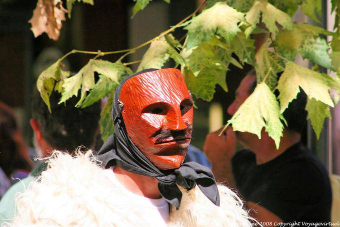 Nuoro, Festa del Redentore, sos Merdules Bezzos de Otzana, masque rouge - Sardaigne