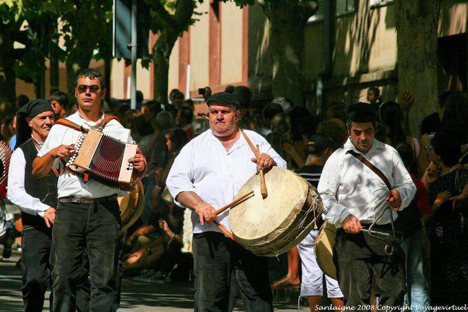 Nuoro, Festa del Redentore, Tamburinos de Gavoi, tambour et triangle - Sardaigne