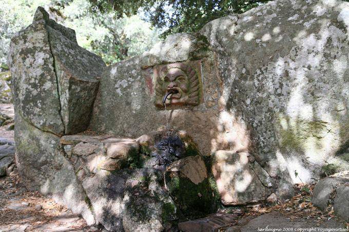 Nuoro, Monte Ortobene, fontaine - Sardaigne
