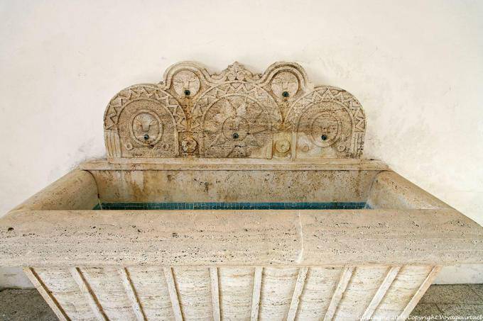 Nuoro, Museum, fontaine lune et soleil - Sardaigne