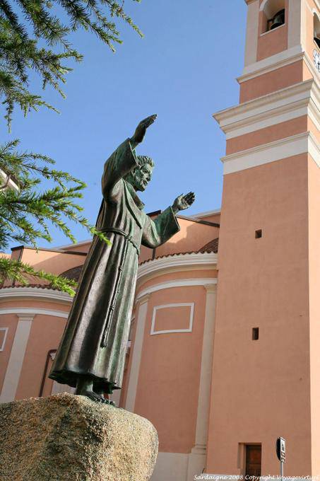 Statue en bronze, Nuoro Piazza Santa Maria - Sardaigne
