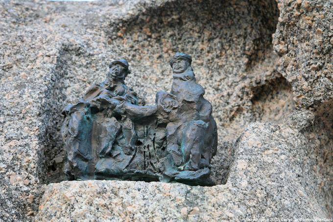 Œuvre du sculpteur local, Nuoro, piazza Sebastiano Satta, sculpture Constantino Nivola - Sardaigne