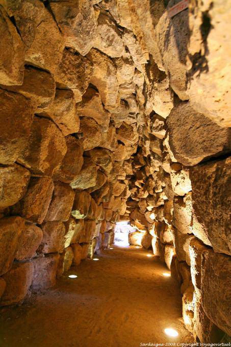 Nuraghe Santu Antine, passage en voûte - Sardaigne