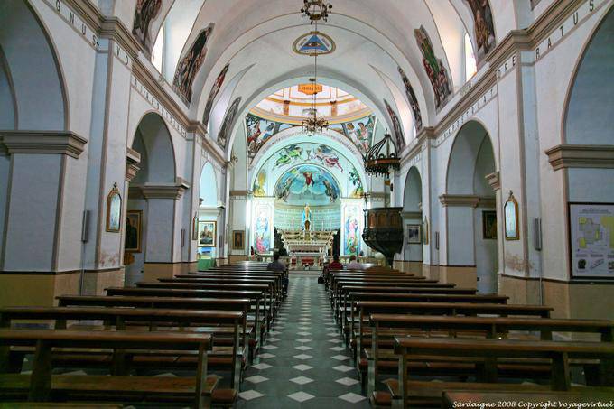 Olbia, San Paolo Apostolo, nef de l'église - Sardaigne