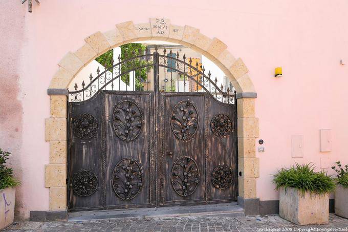 Portail sculpté en fer forgé, Oristano, via Aquila - Sardaigne