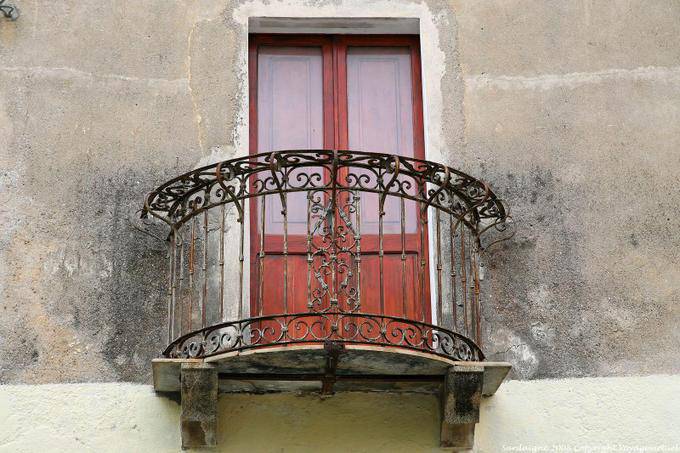Orosei, balcon arrondi - Sardaigne