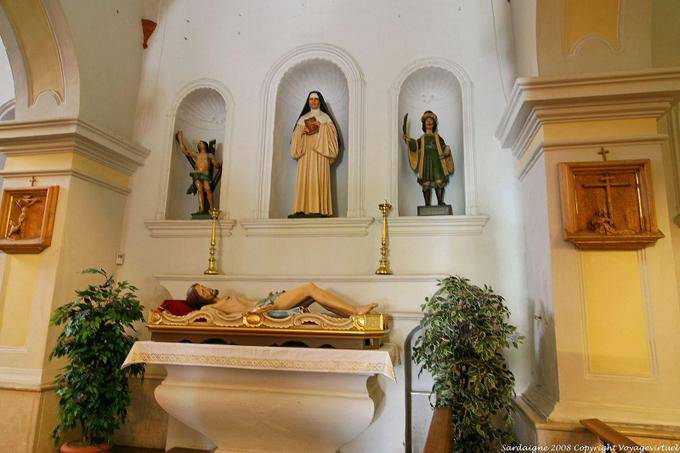 Orosei, Chiesa San Giacomo, gisant et statues - Sardaigne