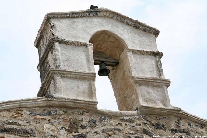 Orosei, vieille ville, clocheton et église en pierre - Sardaigne
