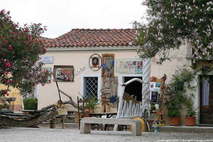 San Pantaleo, piazza della Chiesa - Sardaigne