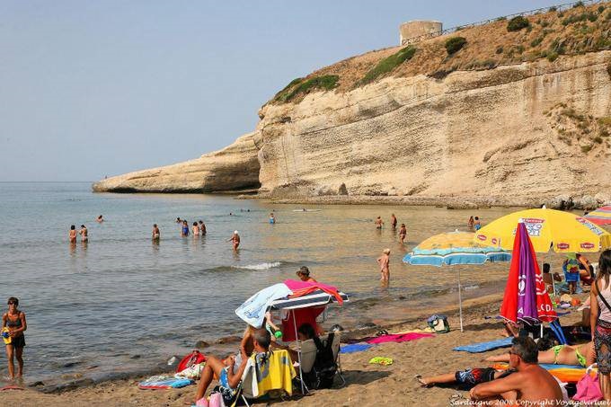 Santa Caterina di Pittinuri, plage et falaise de calcaire blanc - Sardaigne