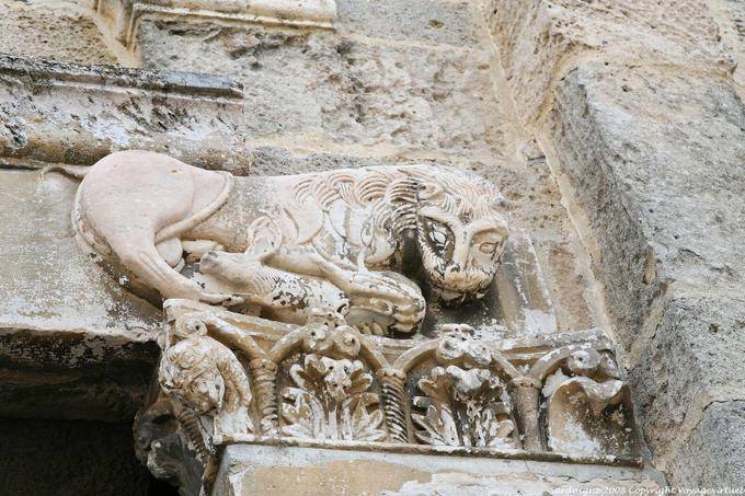 Santa Giusta, gros plan sur le lion de la façade de la Basilique - Sardaigne