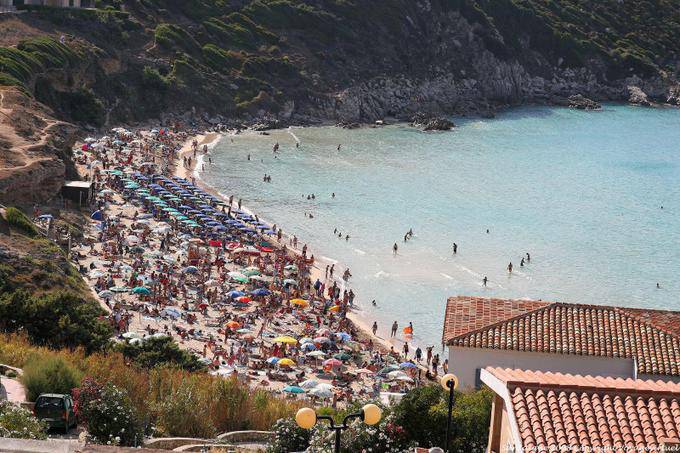 Santa Teresa di Gallura, plage bondée - Sardaigne