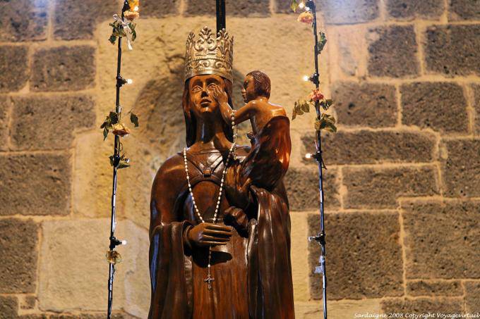 Basilique de la Sainte Trinité de Saccargia, staue, les larmes de la Vierge - Sardaigne