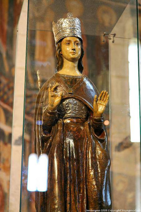 Basilica della Santissima Trinità di Saccargia, sainte de bois en boite de verre - Sardaigne
