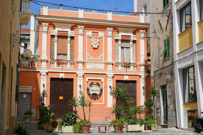 Sassari, corso Vittorio Emanuele II, la façade du ristorante Liberty - Sardaigne