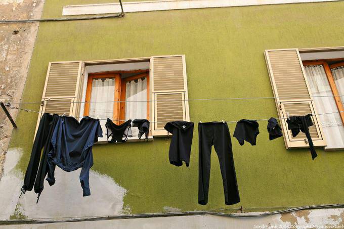 Sassari, du linge suspendu à un fil - Sardaigne