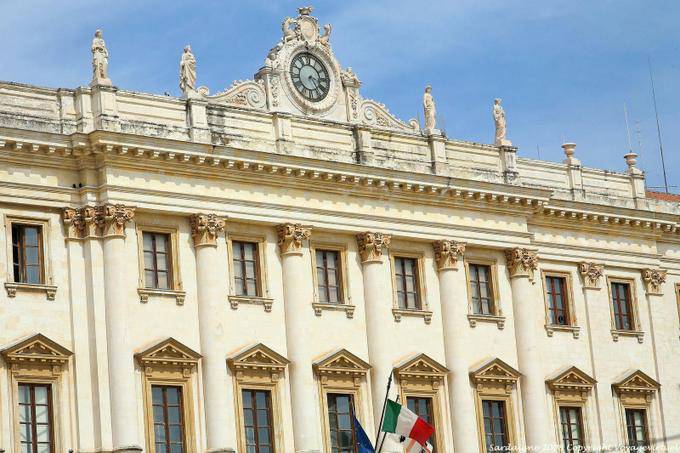 Sassari, piazza Italia, Palazzo della Provincia, la façade en plan rapproché - Sardaigne