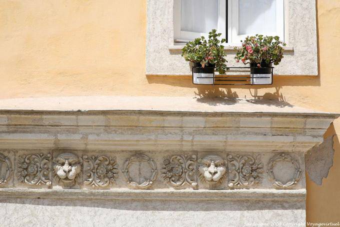 Sassari, têtes de lions sculptés, via Decimario - Sardaigne