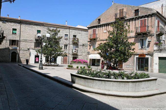 Tempio Pausania, piazza d'Italia - Sardaigne